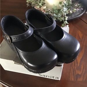 Sanita / Dansko Marcelle Cabrio in Black,  Kids sz. EU 29 (US girls 12)